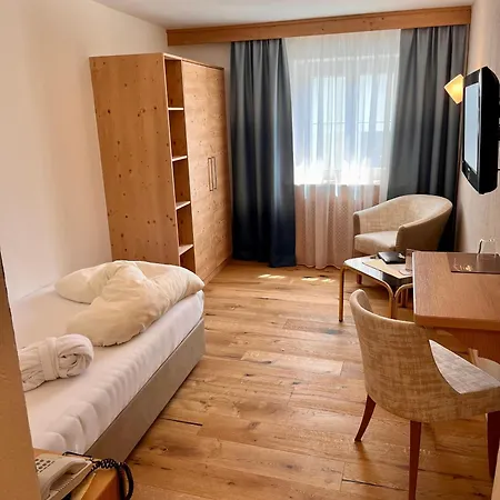 Otel Beauty & Wellness Tirolerhof 4*